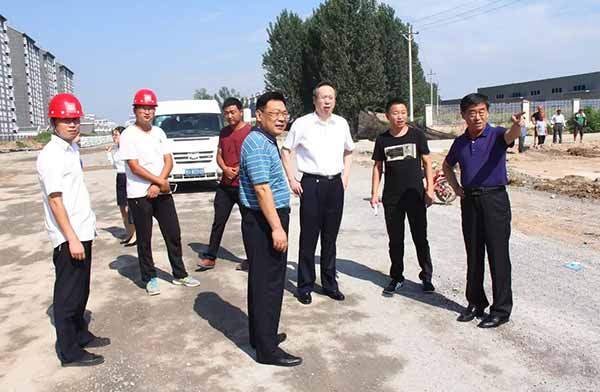 Group President Yu Youfei site inspection and construction and condolences to the construction team.jpg