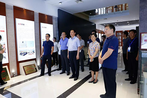 Tour group visit the honorary exhibition hall of Wei Hua Group